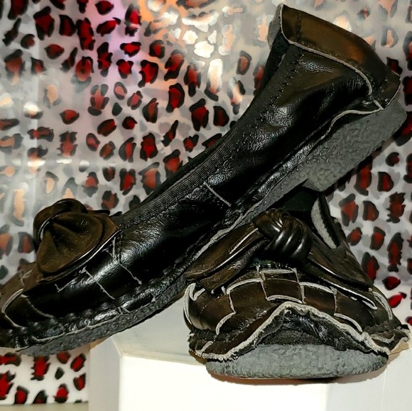 Woman's Mocasines - Picture 4 of 10